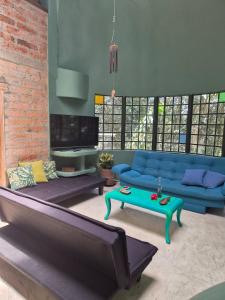 House for 10 in an oak forest Santa Elena