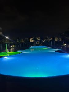 3 piscines est un toboggan