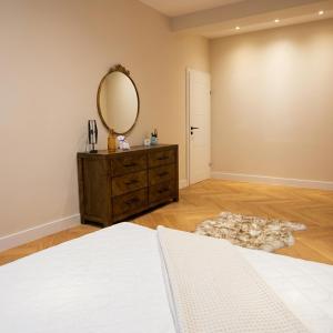 2BR, luxury, first district