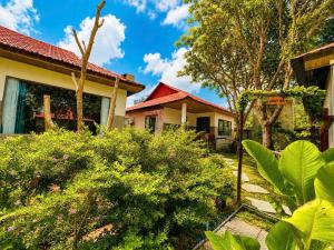 The Aurora Retreat Ong Lang Beach