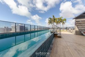 Apt em edif. c Piscina a 300 m do mar ETI0607