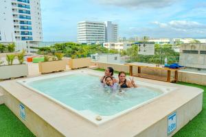 Luna Cartagenera, cerca al aereopuerto con Piscinas, jacuzzi y baño turco