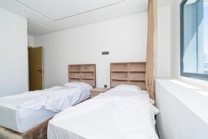 Luxe 3-slaapkamer residentie met dakzwembad, privé parking en twee badkamers, vlak bij TGV-station Tanger en het strand