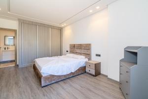 Luxe 3-slaapkamer residentie met dakzwembad, privé parking en twee badkamers, vlak bij TGV-station Tanger en het strand