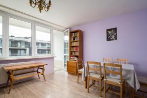 Złota Spacious Apartment by BookingHost