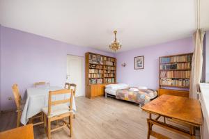 Złota Spacious Apartment by BookingHost