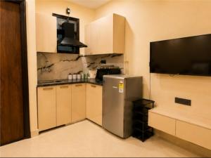 Cozy 1RK,Golf Course Rd,Cyber Hub ,Medanta, with Roof