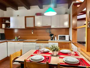 Ascorti Home- Lake & Centre