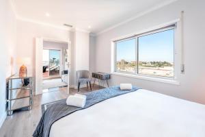 Vita Portucale ! Private Rooftop Retreat with Sauna & Jacuzzi