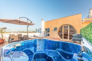 Vita Portucale ! Private Rooftop Retreat with Sauna & Jacuzzi