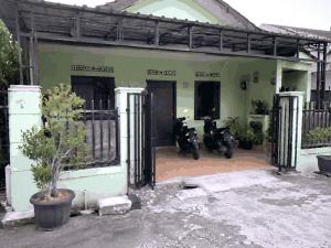 Aromatic Angle house
