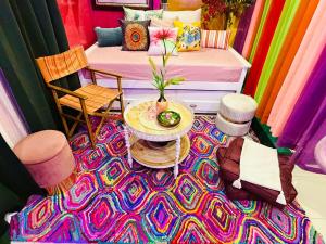 Bilay Magenta 2Br BOHO style free parking can cook