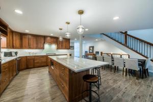 Snowcap Lodge Spacious Townhome with Hot Tub