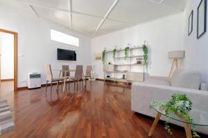 Comfy apartment next to Termini station