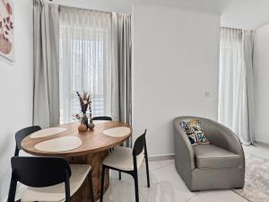 VayK - Chic 2BD Apartment in Business Bay