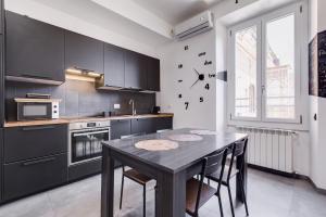 Spacious 4BR Family Apartment Near Termini