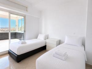 Corniche Ocean View appartement - premium and location-focused - Piscine & Wifi & Parking & AC