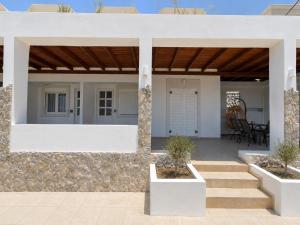 Sakellis Home 2- Steps to Beach & Town