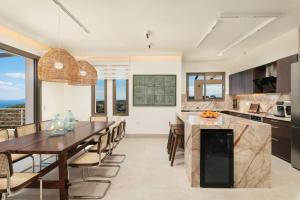 Luxurious Seaview Blue Key Villa with Infinity Heated Pool