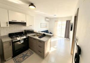 Elegant Beachy 1-Bedroom Vacation Apartment