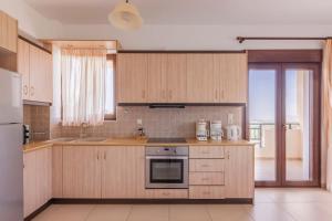 Villa Laga with Pool, 300m to Taverns, Childrens Area, BBQ!