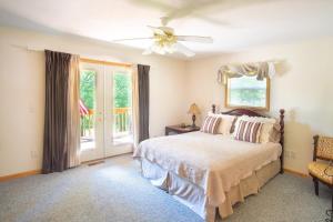 Lakeside Serenity-Lakefront-Pool Table-4X4 N