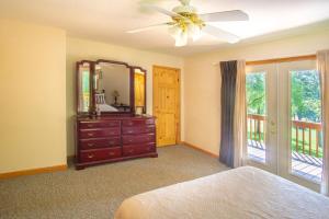 Lakeside Serenity-Lakefront-Pool Table-4X4 N