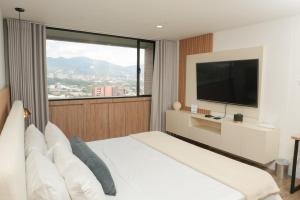 Stunning poblado view King suite on the 14th floor
