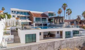 10 Bdrm Oceanfront Villa with panoramic views