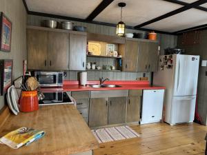 Lake Eugenia Escape - Cozy Lakefront with Hot Tub
