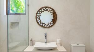 Villa Zuleikha, Private Pool, Roof Terrace, Garden, 15 mins from the beach