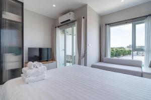 Apartment at the Title Serenity by Lofty