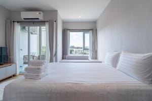 Apartment at the Title Serenity by Lofty