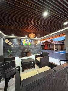 Eugenia Garden Suites, Villa de Lujo 7 Suites, 14 Personas, Piscina, Cancha de Fútbol, Cerca al Aeropuerto de Quito