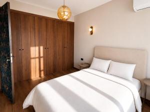 Unique Chic Design - Central Casablanca - Open View
