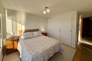 Beachfront Apartment - Home Office Views & Parking