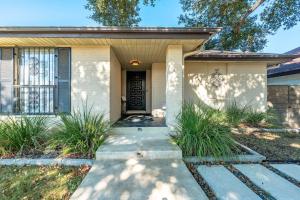 Spacious Home Minutes From Everything - sleeps 10