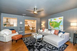 Spacious Home Minutes From Everything - sleeps 10
