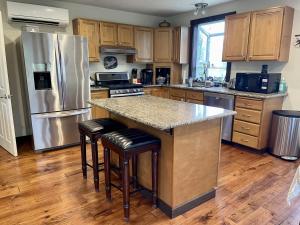 Avenue of the Giants River View Home (#1)