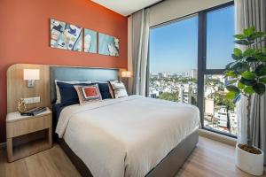 High Floor 3BR Corner Suite - Bitexco View