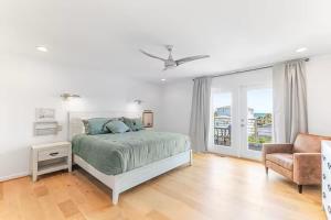 500ft to Beach with Ocean Views, Hot Tub & Bikes