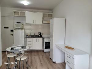 704 Ap Completo em Pinheiros | C Ar Cond