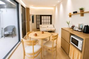 Warongs Stay - Private Hanok stay next to Changdeokgung Palace