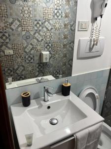 HOUSE MONACHILE 32 n38