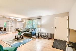 Oregon Jade- 4 bedrooms one level house, EV outlet