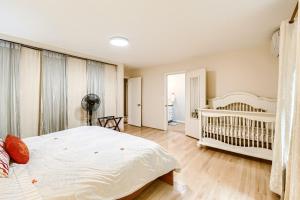 Oregon Jade- 4 bedrooms one level house, EV outlet