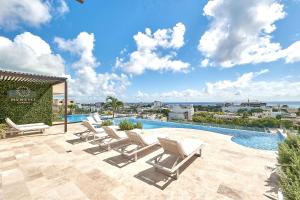 Coastal Studio W Rooftop Pool, Gym Near Beach