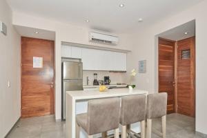 Centric 2Br, 2Pools, Near Beach & 5Th Ave