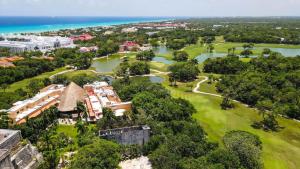 Tropical 3Br Retreat W Pool & Beach Essentials