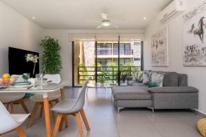 Quiet Condo W Rooftop Pool, Backyard & Parking